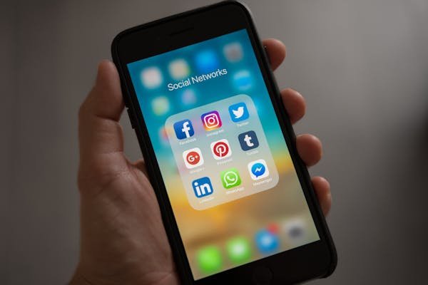 Maximisez votre présence en ligne avec l'agence réseaux sociaux à lorient