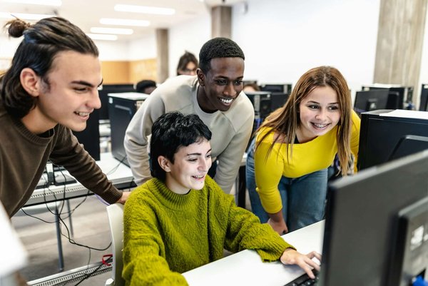 Débouchés prometteurs après une école d’informatique
